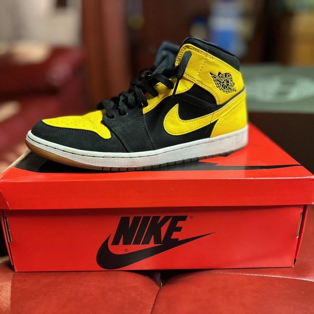 Jordan 1 Retro "New Love" - Black/Yellow/White